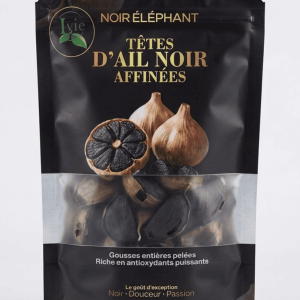 Gousses d'ail noir pelées